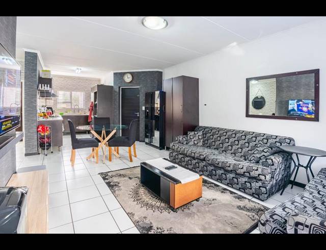 3 BEDROOM APARTMENT FOR SALE IN GREENSTONE HILL